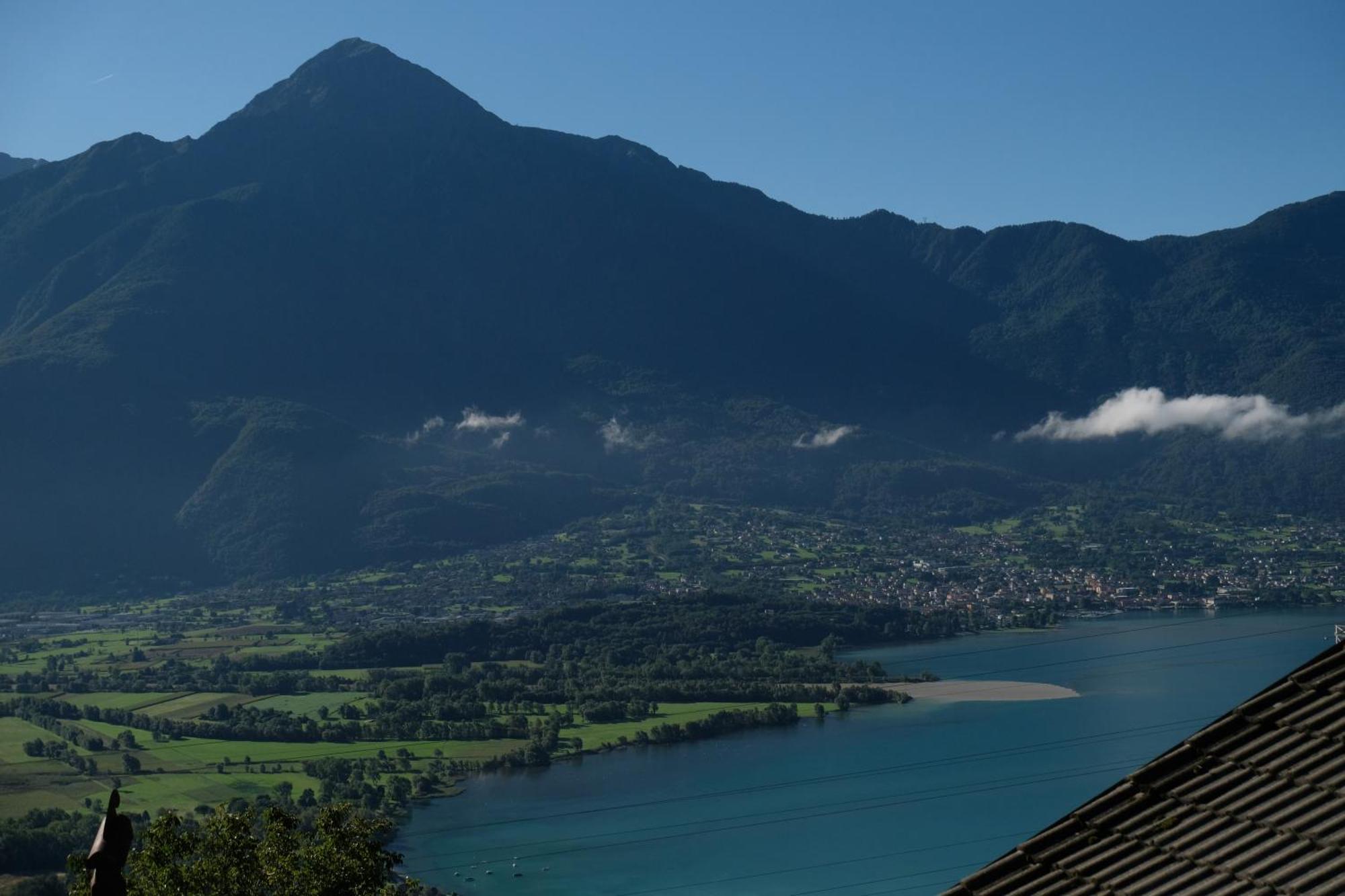 Appartamenti Montemezzo Le Case In Pietra Sorico Exterior photo